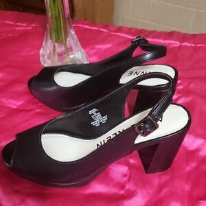 Anne Klein Women's Black Peep Toe Heels